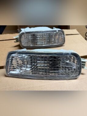 Blinker Lights Clear Lens Lower for (2001-2004) Toyota Tacoma (NEW)